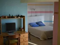 Air-Conditioned 2-Room Apartment Between 2 Beaches + Pool & Pergola - Giens Hotels in Giens