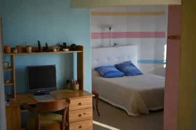 GIENS, T2 in owner's villa with swimming pool Hotel in zona Giens Peninsula