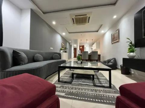 Gold crest Mall & Residence luxury apartments