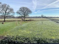 Farmhouse Loft Studio in rural location with parking