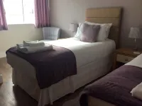 The Lobster Pot. Fabulous  2 bedroom Apartment overlooking the Beach/Green