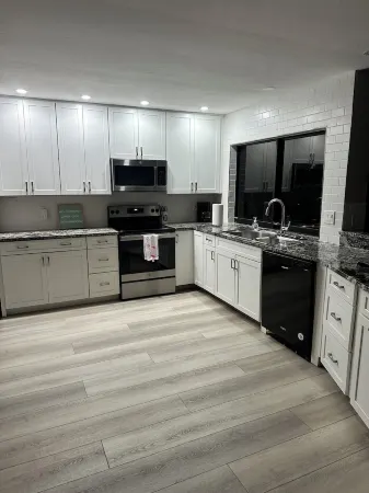 CHARMING! 3-bedroom house with Pool, WiFi, AC in marvelous Fort Myers near beach