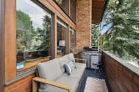 Modern 2B/2B Condo in Prime Eagle-Vail Location; golf course, pool, tennis!