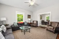 Charming 4-bedroom farmhouse with AC and WiFi in delightful Charlevoix Hotels in Marion Township