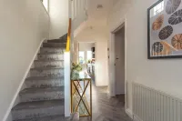 Home for Contractor/Families close to Birmingham City Centre & Attractions & M5 Hotels in Oldbury