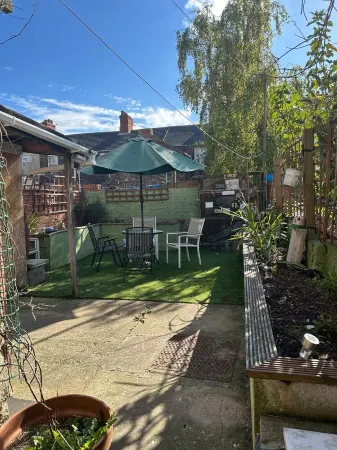 Spacious/Stylish Comfortable Home Great for Contractors and Families at Grimsby. Отели в г. Гримсби