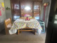 Charming 2-bedroom farmhouse in wonderful Gleason with AC, WiFi