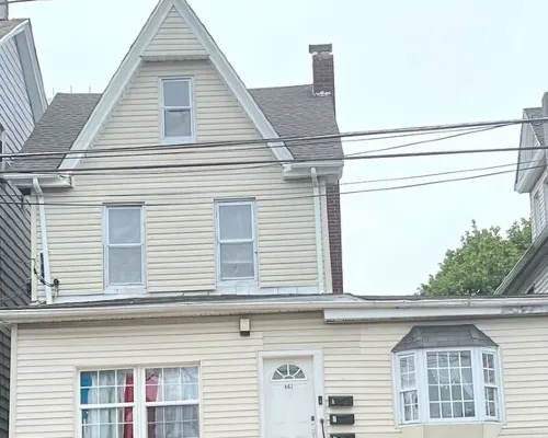 Cozy 1-bedroom apartment with WiFi, AC in Hazleton Hideaway Hotels in Hazleton