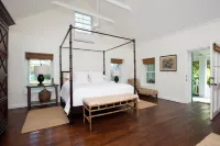 Buccaneer Hill Cottage 1 Bedroom Cottage - parking