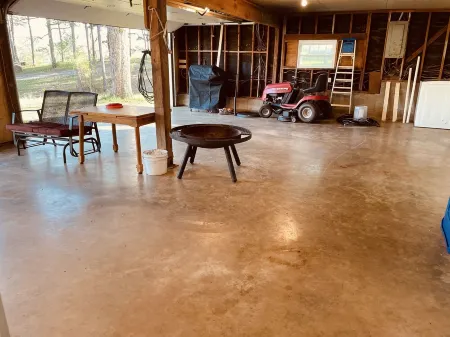 Cozy and private family farmhouse nestled near the Ozark National Forest