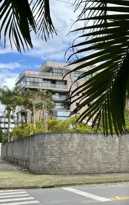 Lindo apto c/ar cond. perto da praia Hotels near Praia de Nereidas