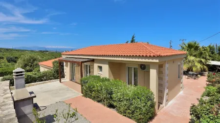 modern villa with private pool, just 5 minutes to the beach