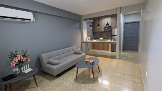 Remodeled Interior Apt strategically located in the heart of downtown Guayaquil! Hôtels à : 