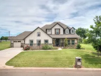 Charming 5-bedroom farmhouse with WiFi, AC Homely getaway Farm house!