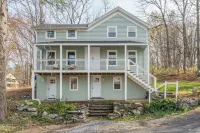 Whole Modern House on Trestle Trail 로즈데일 호텔