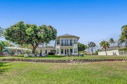 Stunning New Pool Jacuzzi 7BR Game Room Walk to the beach