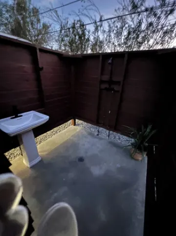 Cheerful 3 bedroom ,heated pool, 10 minutes form festival grounds