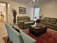 Serengeti a hardy 3 bedroom house, doggie door, TV in BDRMS