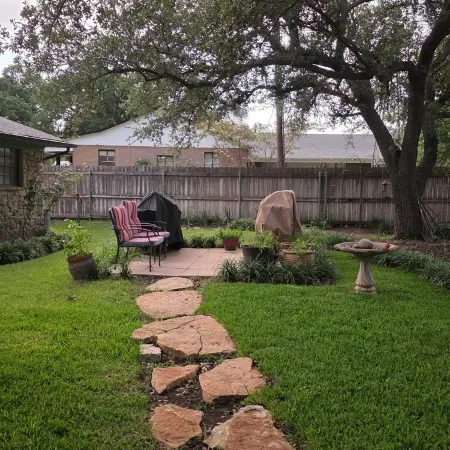 Charming 2-bedroom barndominium in marvelous Stephenville with AC, WiFi