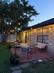 Charming 3-bedroom Georgetown house close to Square. Long term stays welcomed.