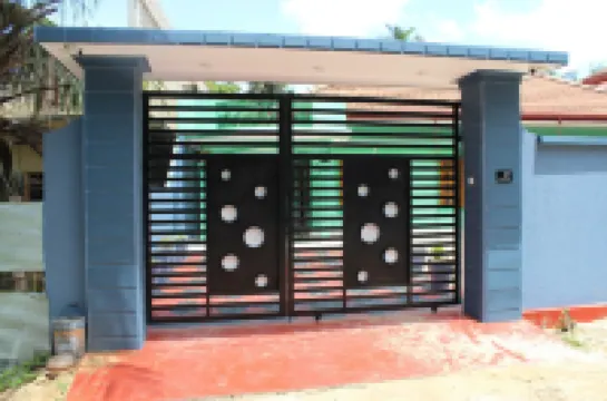 Jaffna Travel & Guest Inn: 3 AC Bedroom housewith free parking Hotels in 