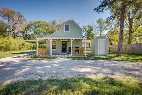 Nice 3-bedroom cottage with AC in Houston