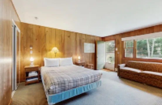 King Birch Lake Home, Unit 7 Hotels in Alton