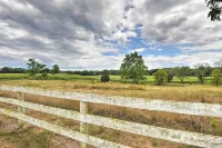 Farmhouse on River, 12 Miles to Liberty Mountain - Homestays