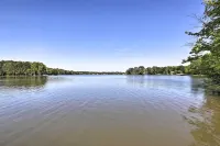 Family-Friendly Home w/ Lake Oconee Access + Patio - 3-Star