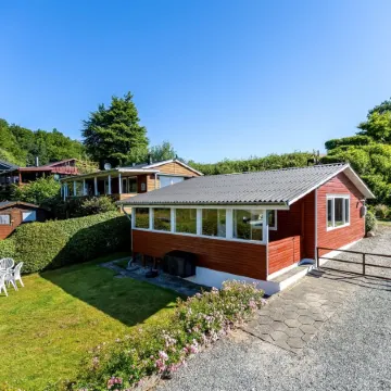 "Star" - 100m from the Sea