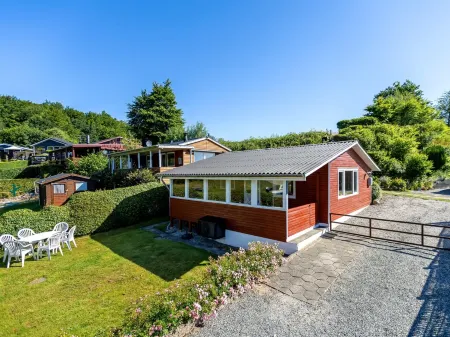 "Star" - 100m from the Sea