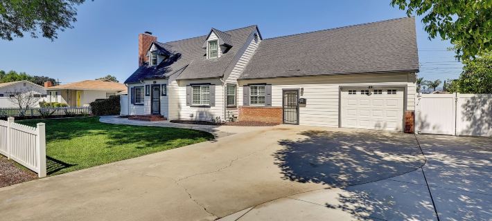 4 Mi to Dtwn: Riverside Gem w/ Pool & Game Room Hotels in Riverside