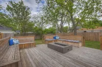 Gorgeous Bluebonnet House with Deck and Fire Pit