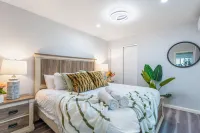 M3-Detached house 2 bedroom 1 bathroom close Old Town Monrovia kingsize-bed! - واي فاي