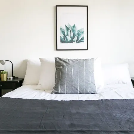 Modern Flat w Netflix Balcony top Location