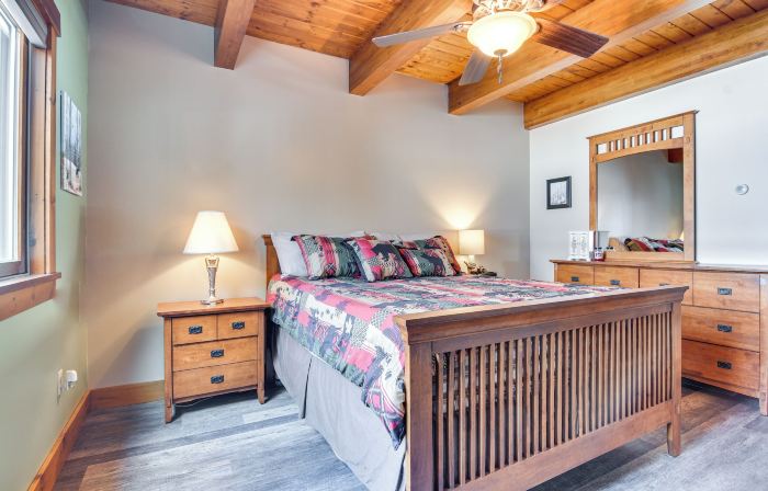 Lakefront New Hampshire Hideaway w/ Deck & Views