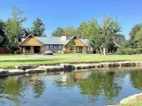 Community Pool, Fishing Ponds, Hot Tub, Large Family Room-Single Story