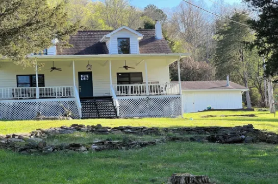 Old Southern - Lakefront - Dog friendly