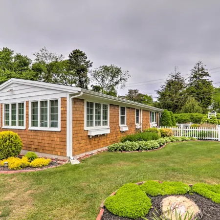 Near Craigville Beach and Main St! Sunny Cottage