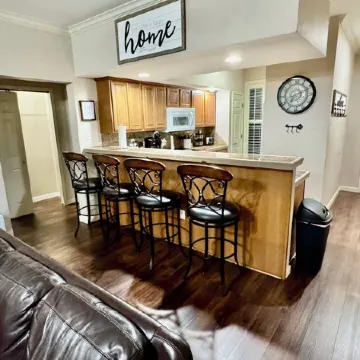 Gracie's Getaway - 4 King Bedrooms w /4 Ensuite Baths! Sleeps 13!!