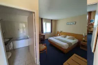 Hotel l'Océane Angers Parc Expo Hotels in Cheffes