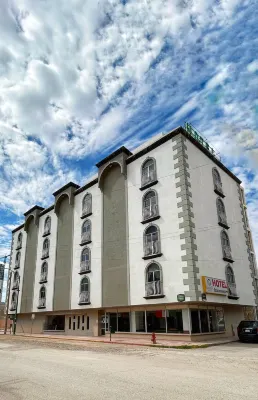 桑塔斐飯店 La Gran Plaza附近的飯店