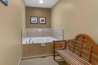 Comfort Inn & Suites Bryant - Benton - Hot Tub