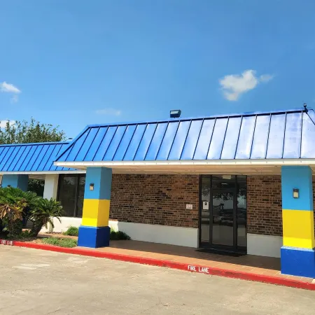 Days Inn by Wyndham Seguin TX