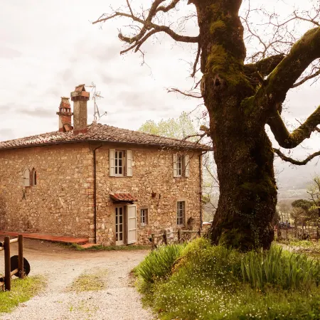 Villa in Tuscany with Heated Pool & Sports Court