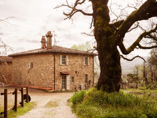 Villa in Tuscany with Heated Pool & Sports Court