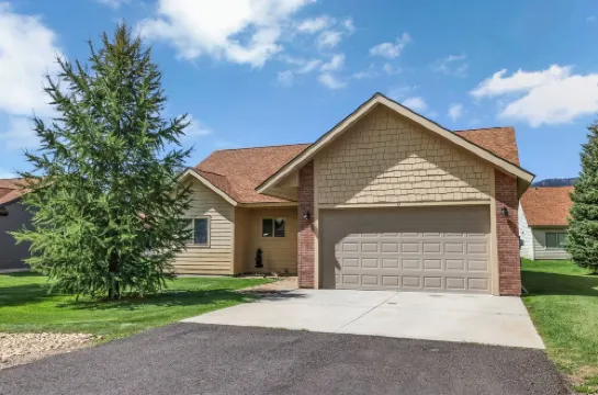 Charming 3-Bedroom Home, 5 Min from Tamarack Resort