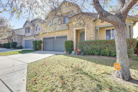 14 Mi to Old Town Temecula: Luxe Fallbrook Home! Отели рядом с достопримечательностью «Fallbrook Art Center»