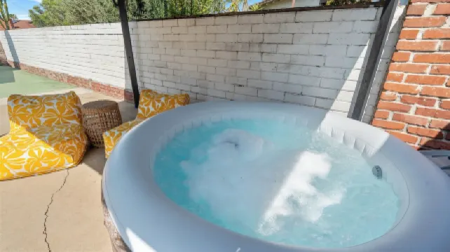 Sunset Mesa • Spa• Ac • 10+ Guests •Theatre• Downtown• Beach • 3 Bed/2 Bath