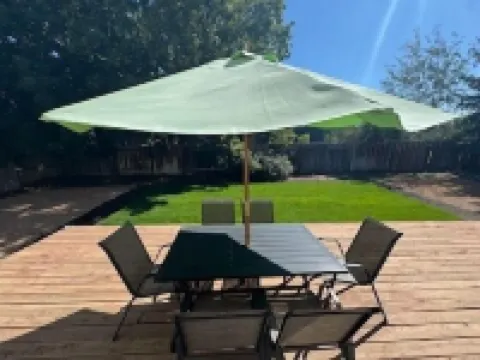 Redmond Rest 4 Bedroom Home by RedAwning